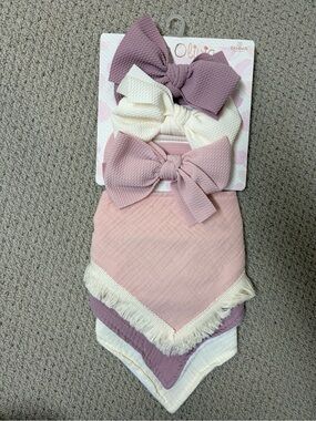2/$20❤️- ACCESSORIES | NWT Baby bows & bibs